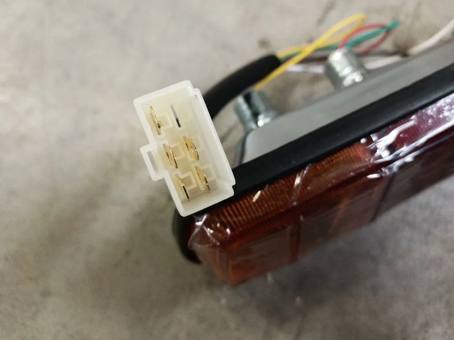 Фонарь задний комбинированный LG930-969